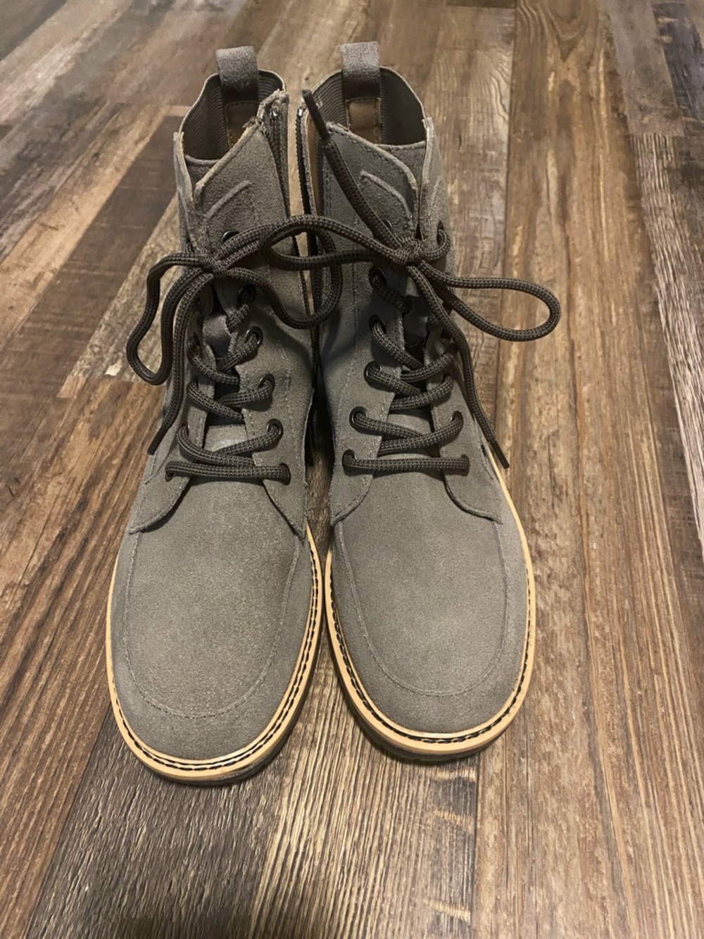 Crown Vintage Leather Lace Boots. Like new. Size 8.
